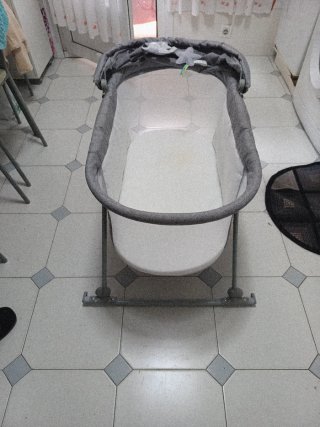 Cuna de viaje Kinderkraft gris