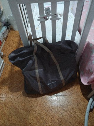 Cuna de viaje Kinderkraft gris