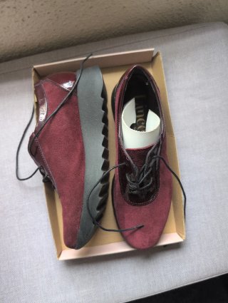 Zapatos de mujer burdeos, granate.