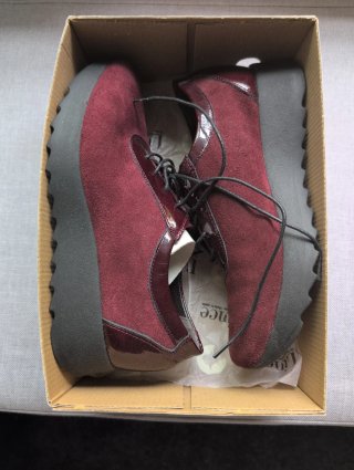 Zapatos de mujer burdeos, granate.