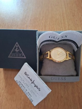 Reloj Guess Dorado Nuevo con Ticket