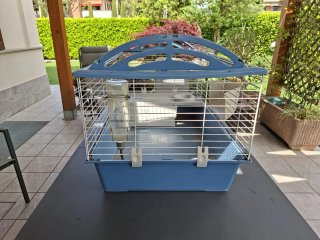Gabbia per roditori blu e bianca