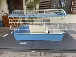 Gabbia per roditori blu e bianca