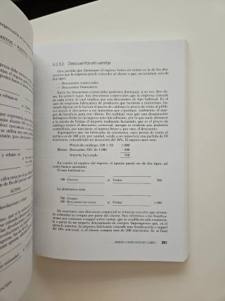 Teoría de la contabilidad financiera