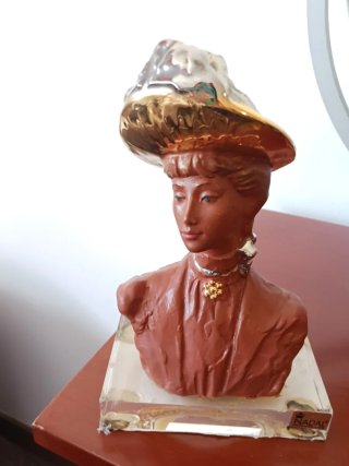 Figura Muñeca Nadal con Sombrero Dorado