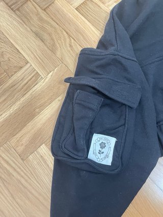 Conjunto sudadera crop y pantalón cargo blanco