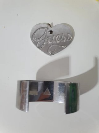 Conjunto Guess: Pulsera y Colgante Corazón