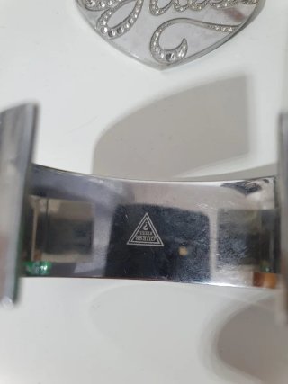 Conjunto Guess: Pulsera y Colgante Corazón