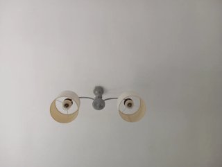 Dos lámpara de techo beige y gris