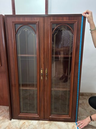 Vitrina de salón madera y cristal
