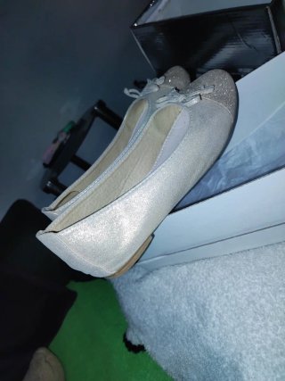 Manoletinas doradas con brillo y lazo talla 33