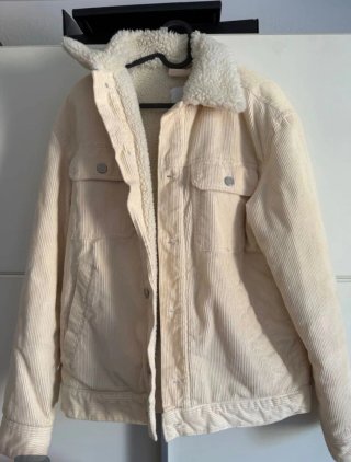 Chaqueta beige de pana con forro de pelo