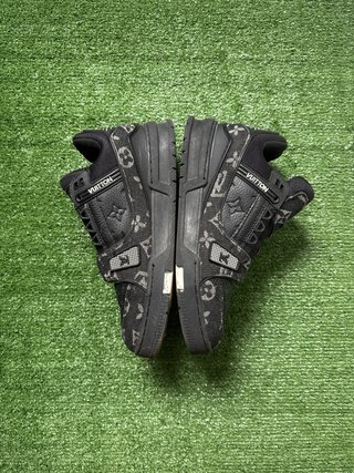 Louis Vuitton Bambas Negras y Grises