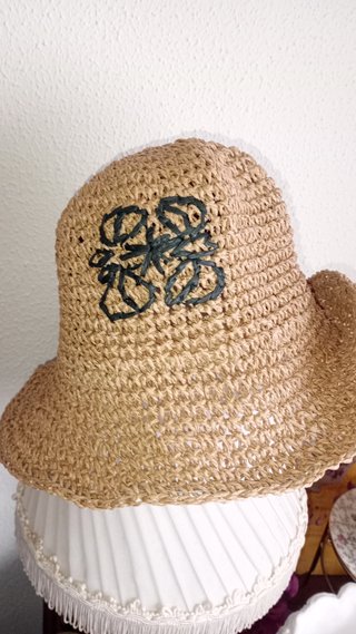 Gorro sombrero mimbre Loewe logo