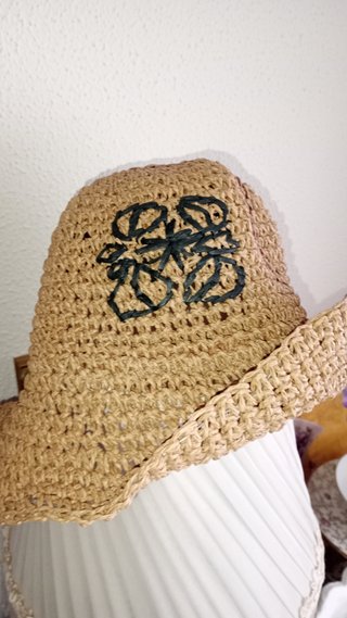 Gorro sombrero mimbre Loewe logo
