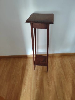 Mesita auxiliar de madera