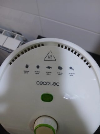 Freidora de aire Cecotec blanca