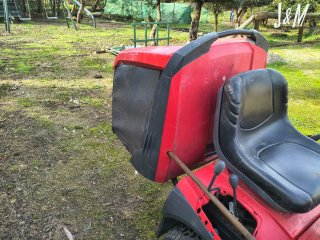 Tractor cortacésped Castelgarden rojo