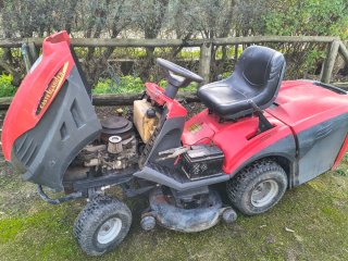 Tractor cortacésped Castelgarden rojo