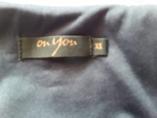 On You. Top Asimétrico Negro. Talla XS