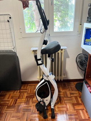 Bicicleta Estática Blanca y Negra