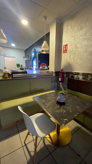 Se traspasa acogedor restaurante–cafetería