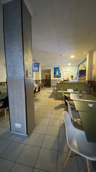 Se traspasa acogedor restaurante–cafetería