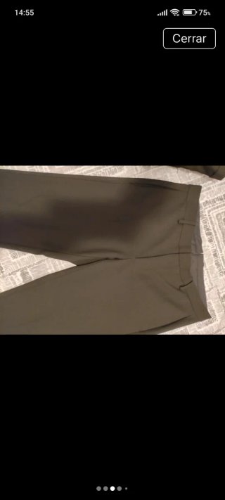 Traje de chaqueta hombre negro y corbata burdeos
