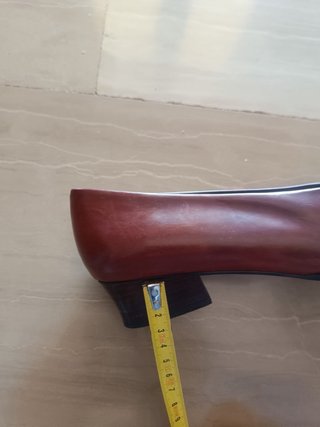 Zapatos de piel marrones con tacón