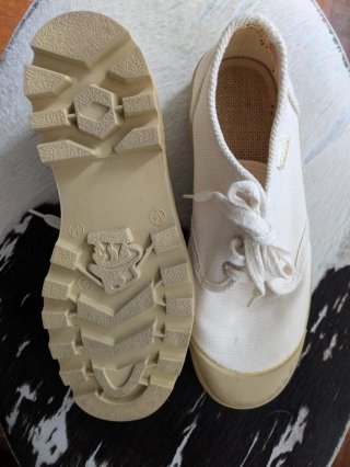 Zapatilla marca Niagara, tela beige, talla 43-44