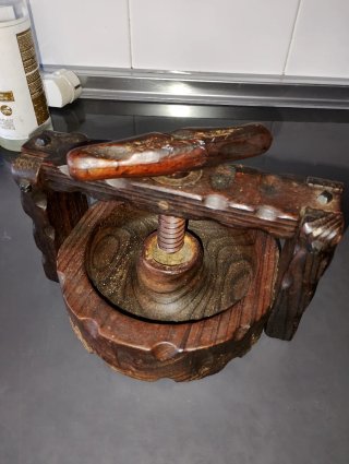 Cascanueces de madera rústico Vintage