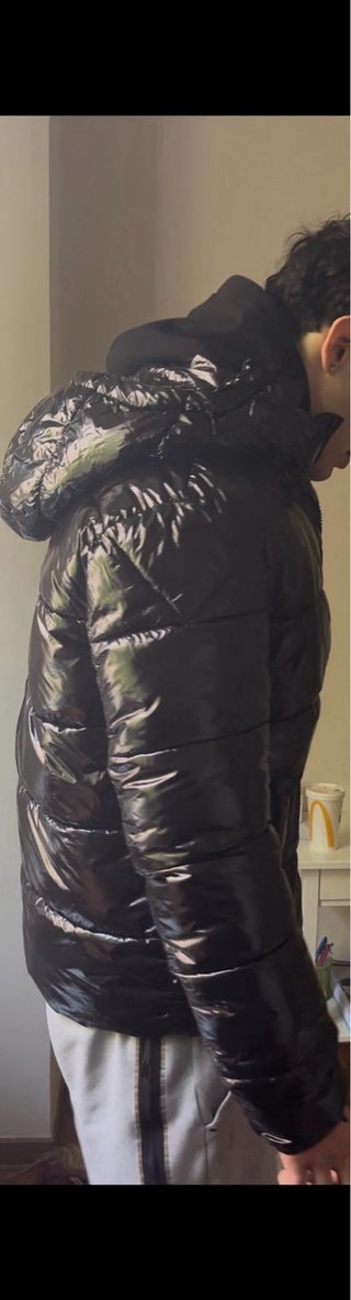 Giacca Moncler nera lucida