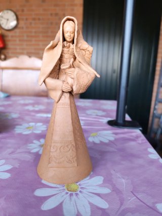 Statuina terracotta sarda donna con anfora