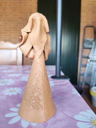 Statuina terracotta sarda donna con anfora