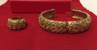 Conjunto CH: Pulsera y Anillo Oro