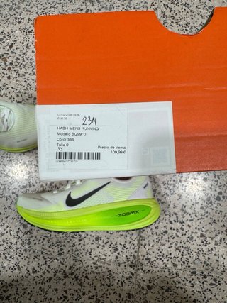 Nike Vomero 18 Verde y Blanco