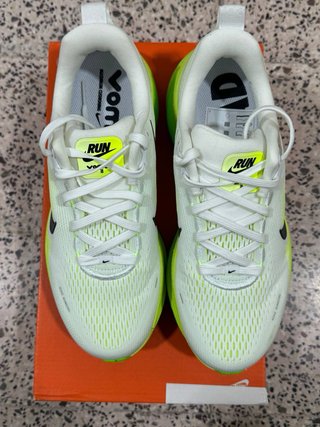 Nike Vomero 18 Verde y Blanco
