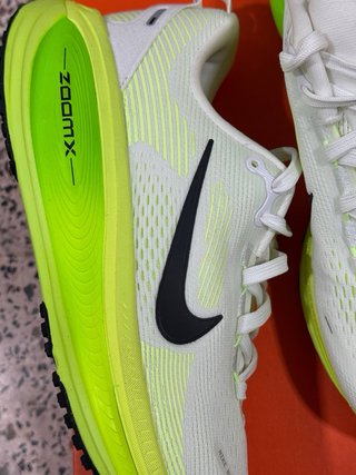 Nike Vomero 18 Verde y Blanco
