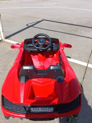 Coche eléctrico de niños