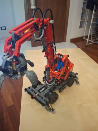 Lego Technic 42144 Escavatore