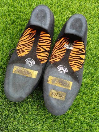 Zapatos de baile negros y naranjas