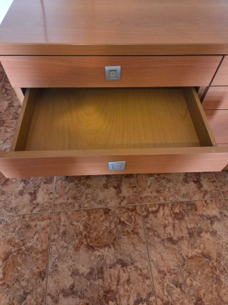 Cómoda de madera con 8 cajones