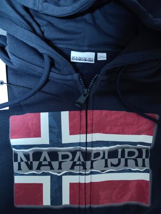 Sudadera Napapijri con capucha NUEVA