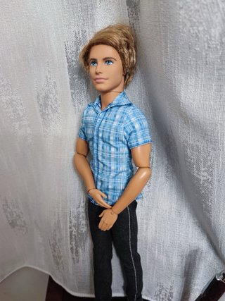 Bambola Ken Barbie interattiva