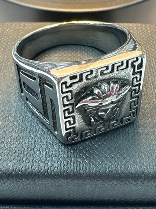 Anillo acero plateado con simbolo de versace T28