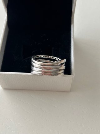 Anillo de plata entrelazado Pandora