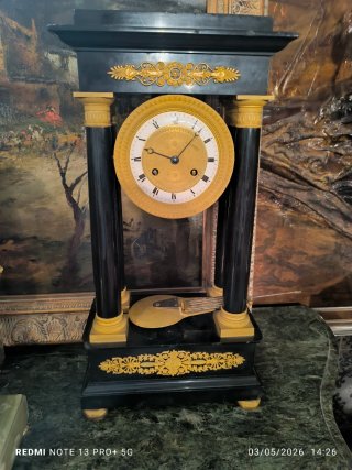 Vari orologi da tavolo Prezzo su richiesta