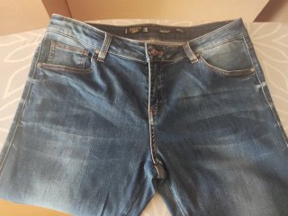 Pantalón vaquero Sfera con pedrería