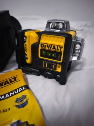 Nivel Láser DeWalt con Cargador y Maletín