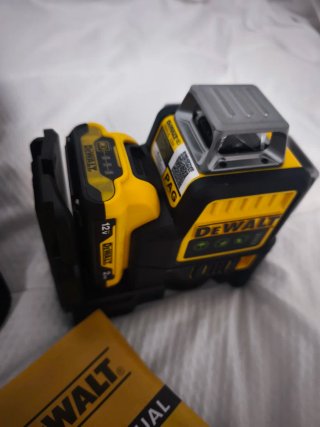 Nivel Láser DeWalt con Cargador y Maletín